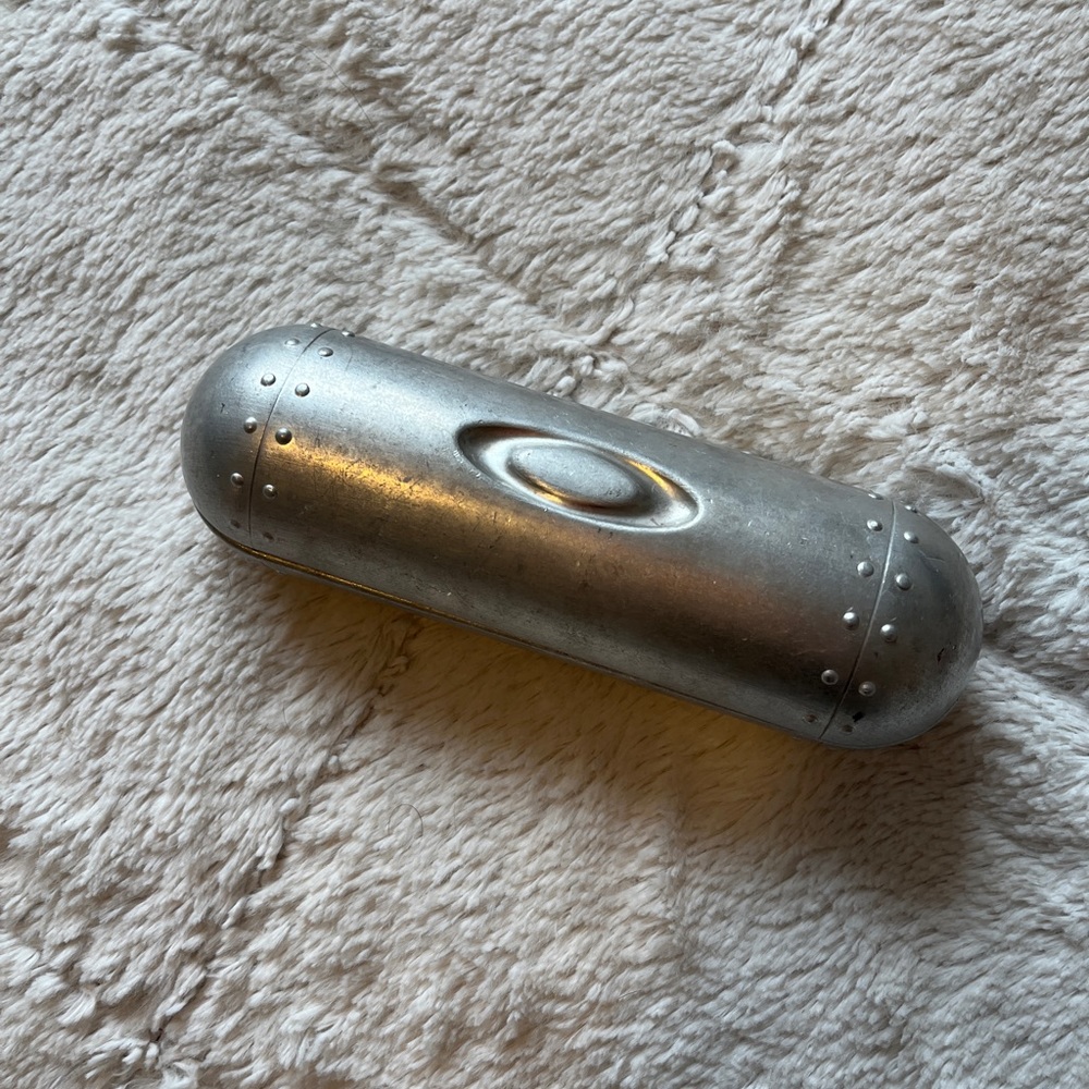 Oakley sunglasses torpedo case small